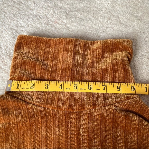 Rust Colored Sweater - Picture 4 of 5